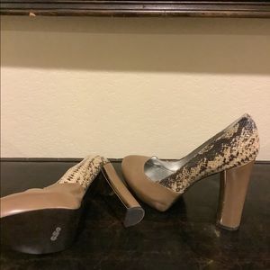 BW GUESS Snakeskin & Gold Heels